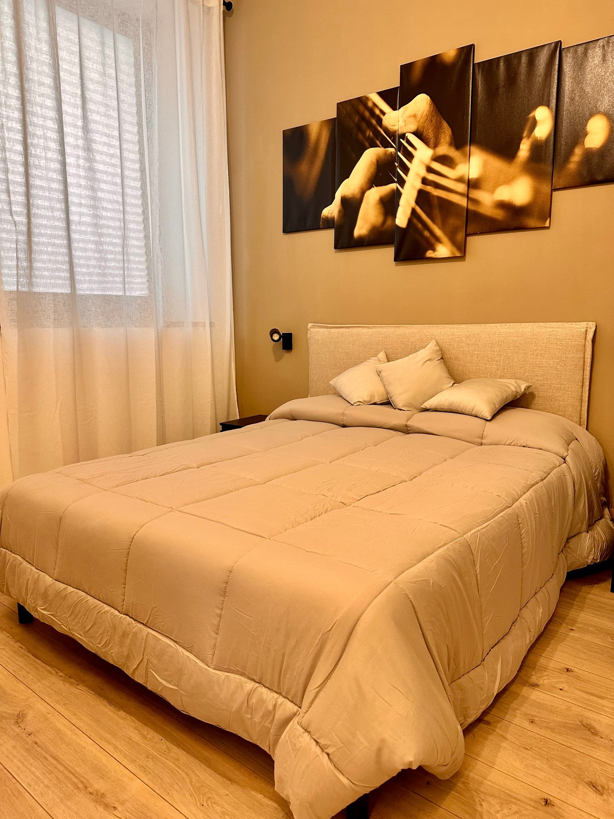 La zona notte, con letto matrimoniale